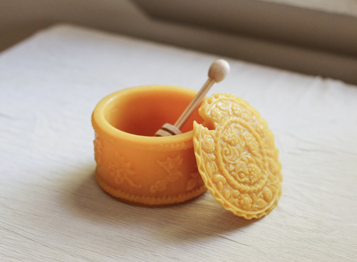Beeswax Honey Pot