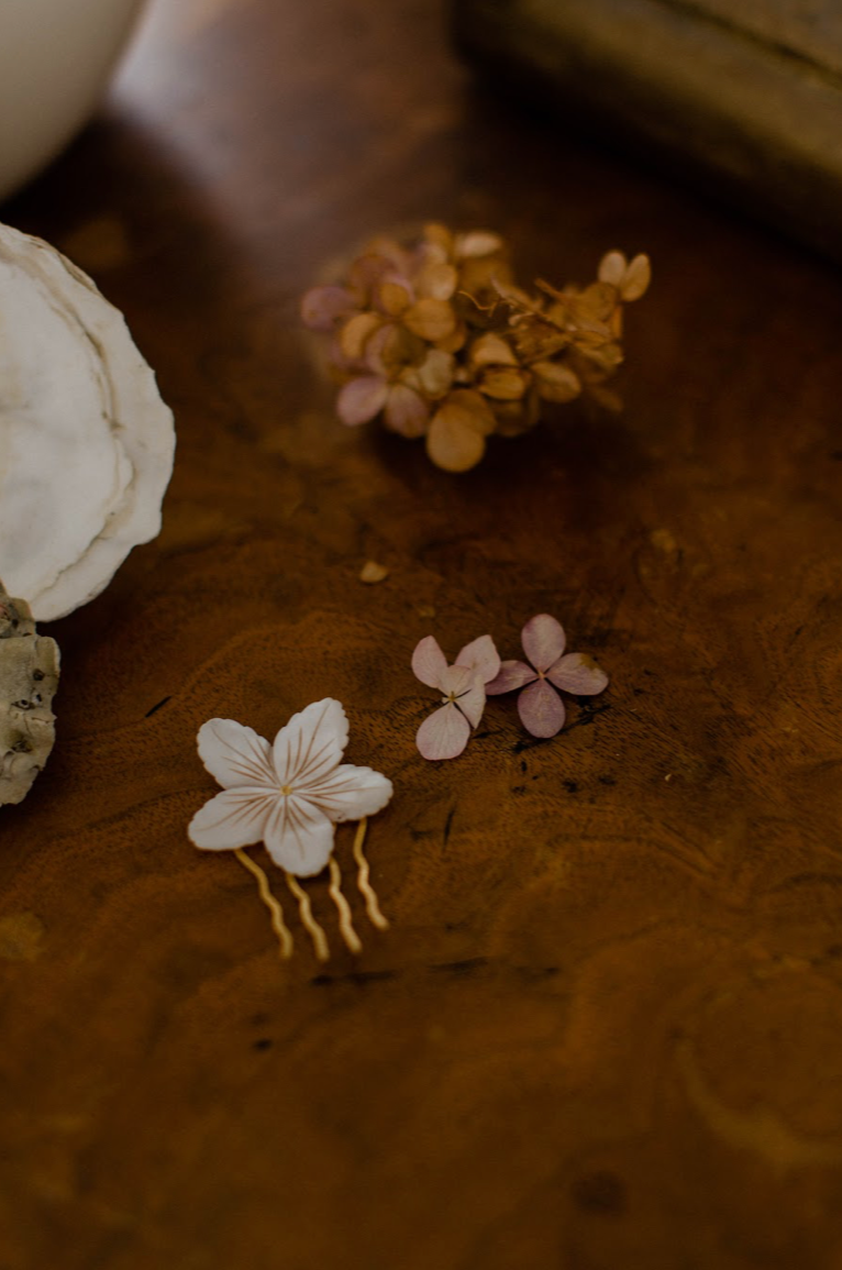 Mother of Pearl Flower Comb