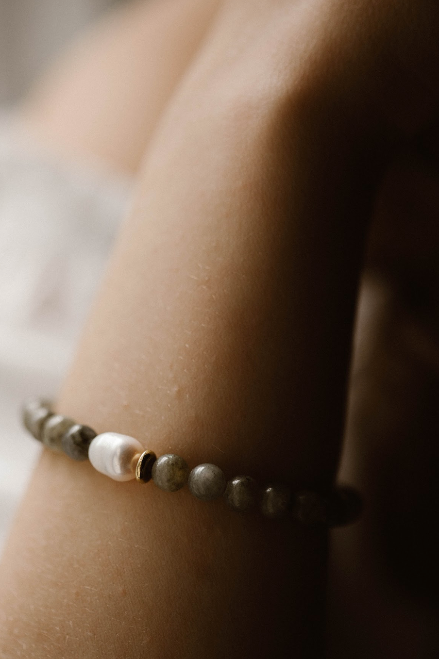 Margaux Bracelet in Labradorite