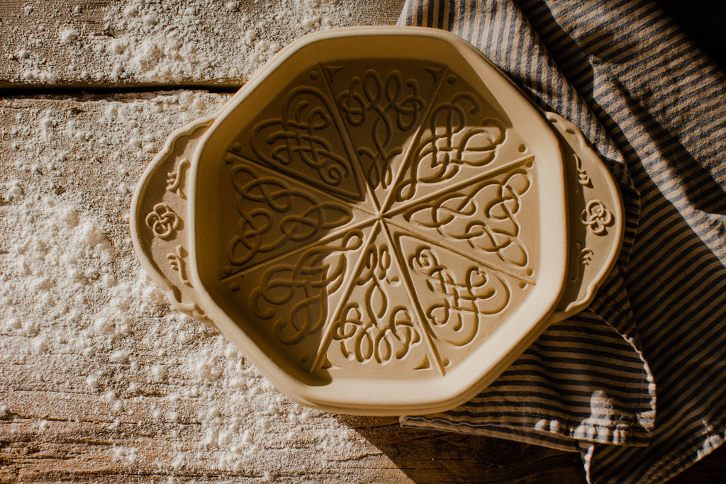 Shortbread Pan in Celtic Knot The Village Green