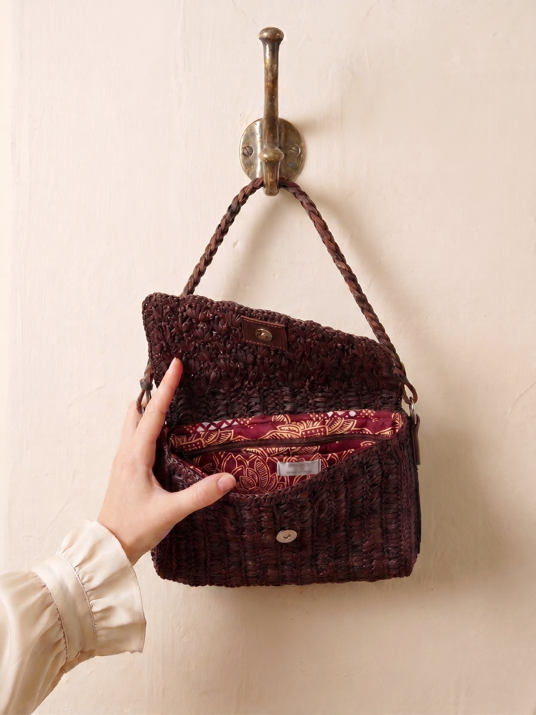 Raffia Crochet Shoulder Bag in Mocha