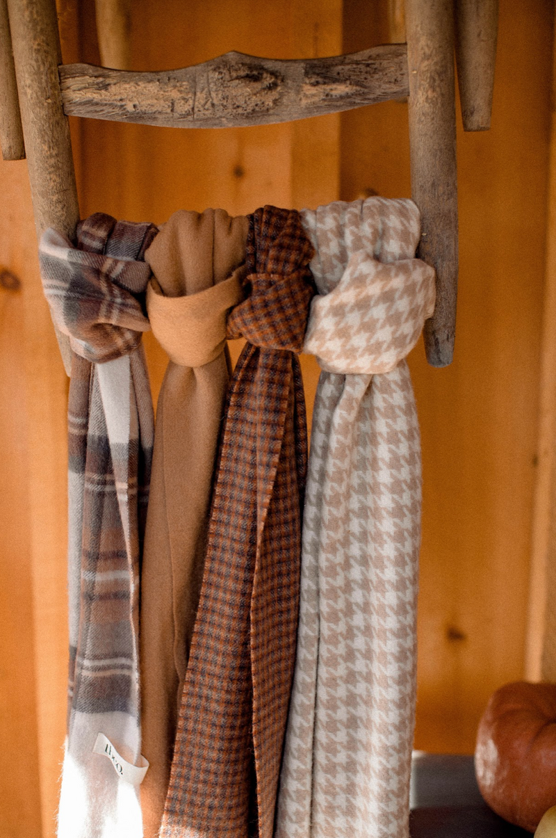 Lambswool Oversized Scarf in Cream Houndstooth