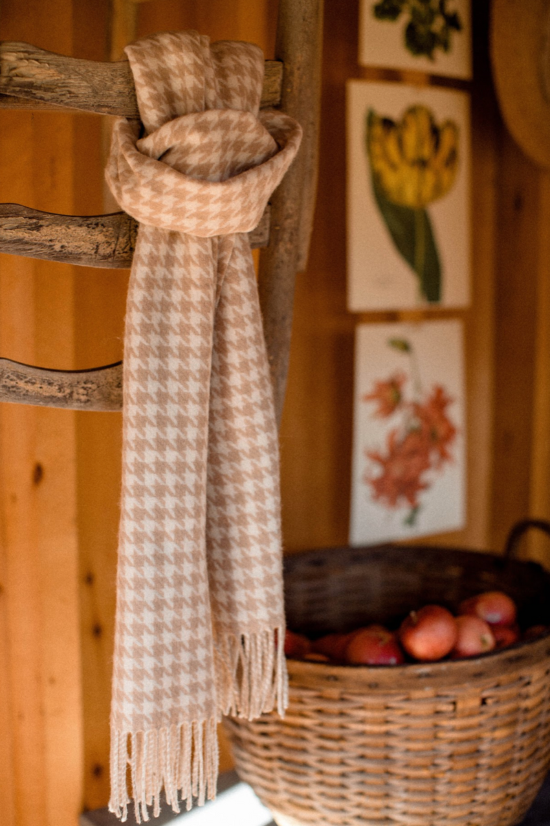 Lambswool Oversized Scarf in Cream Houndstooth