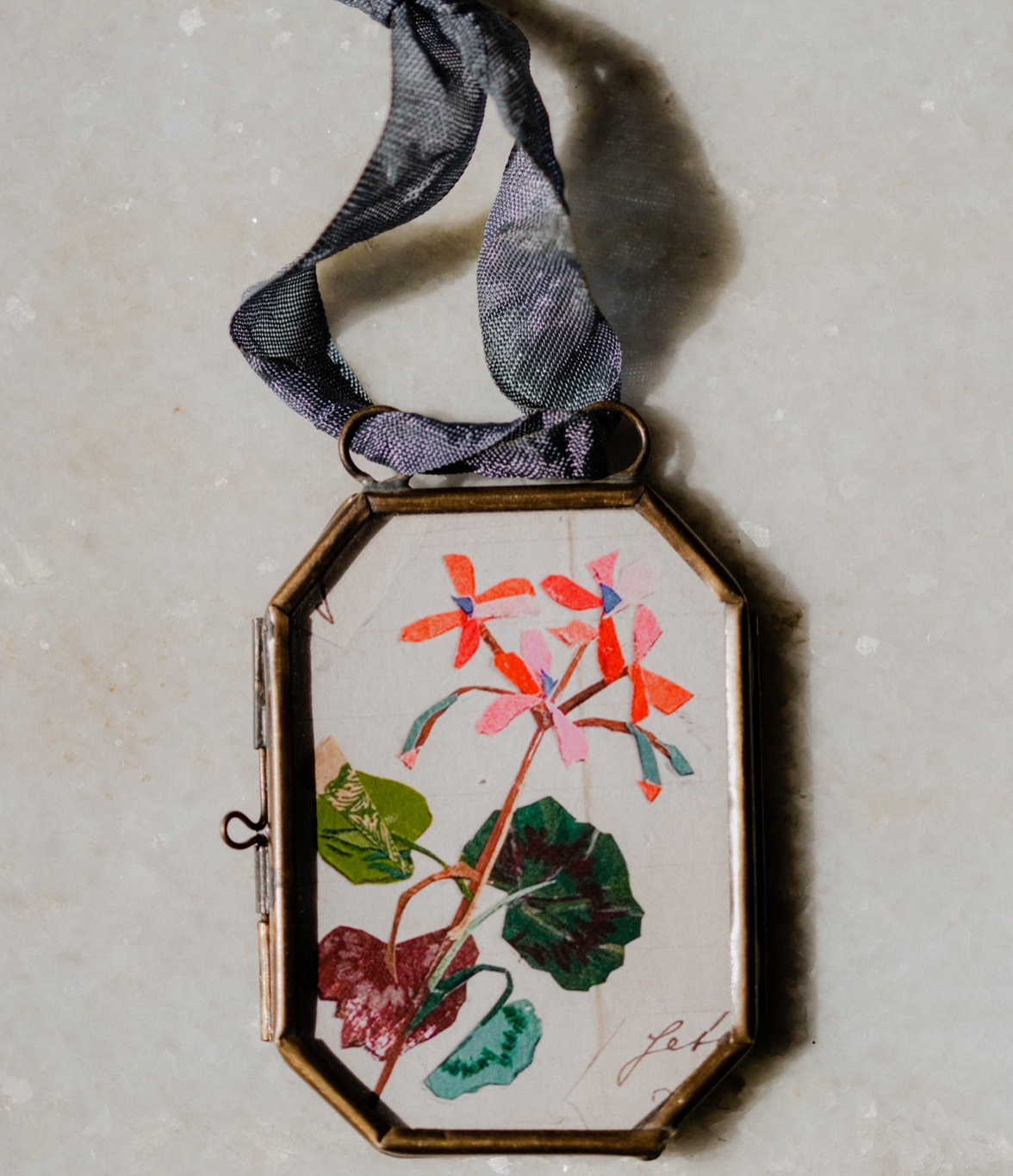Geranium No. 1 Art Locket
